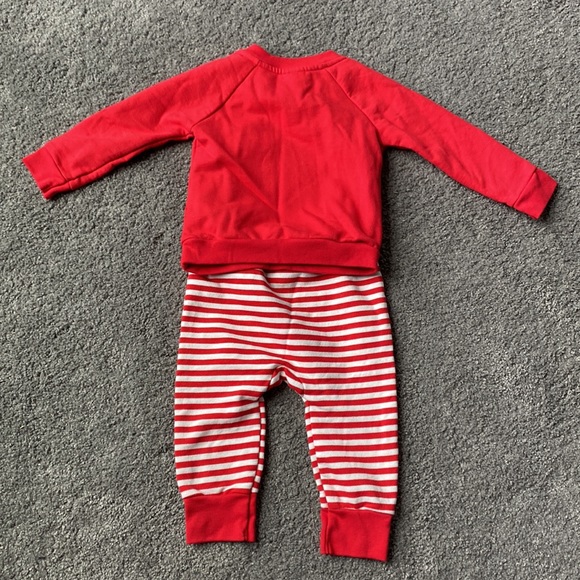 12 month Christmas Santa outfit - Picture 4 of 4